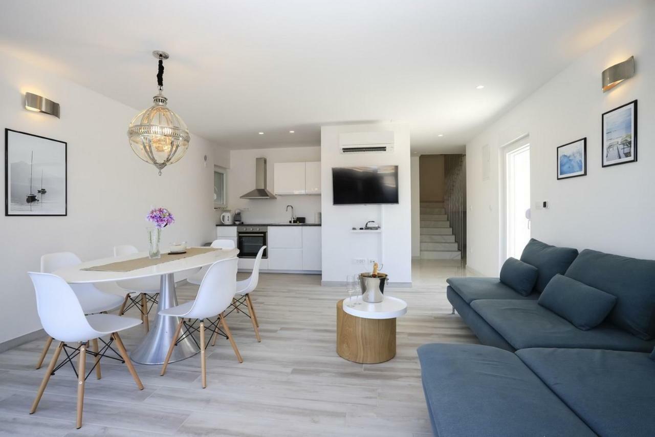Villa Adastra Vinisce ภายนอก รูปภาพ