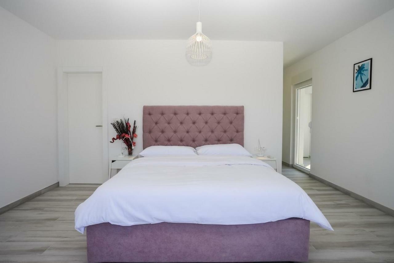 Villa Adastra Vinisce ภายนอก รูปภาพ
